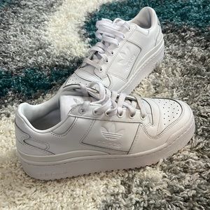 Adidas Sneakers, Good as new!!